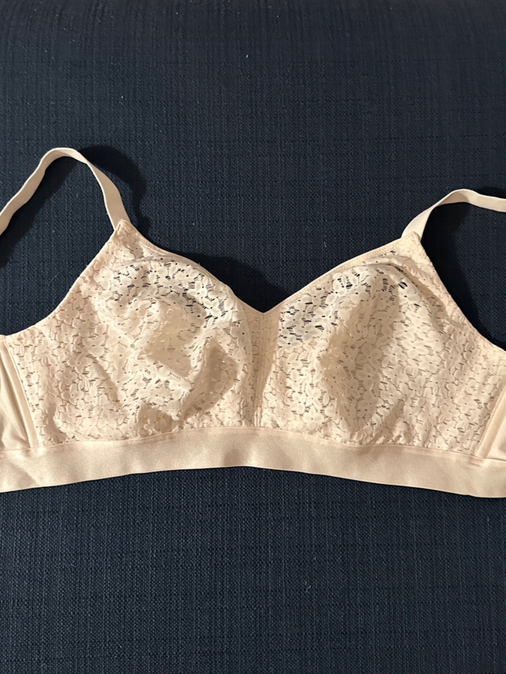 Chantelle Ivory Lace Soft-Cup Bra - US 32DDD - Women Intimates